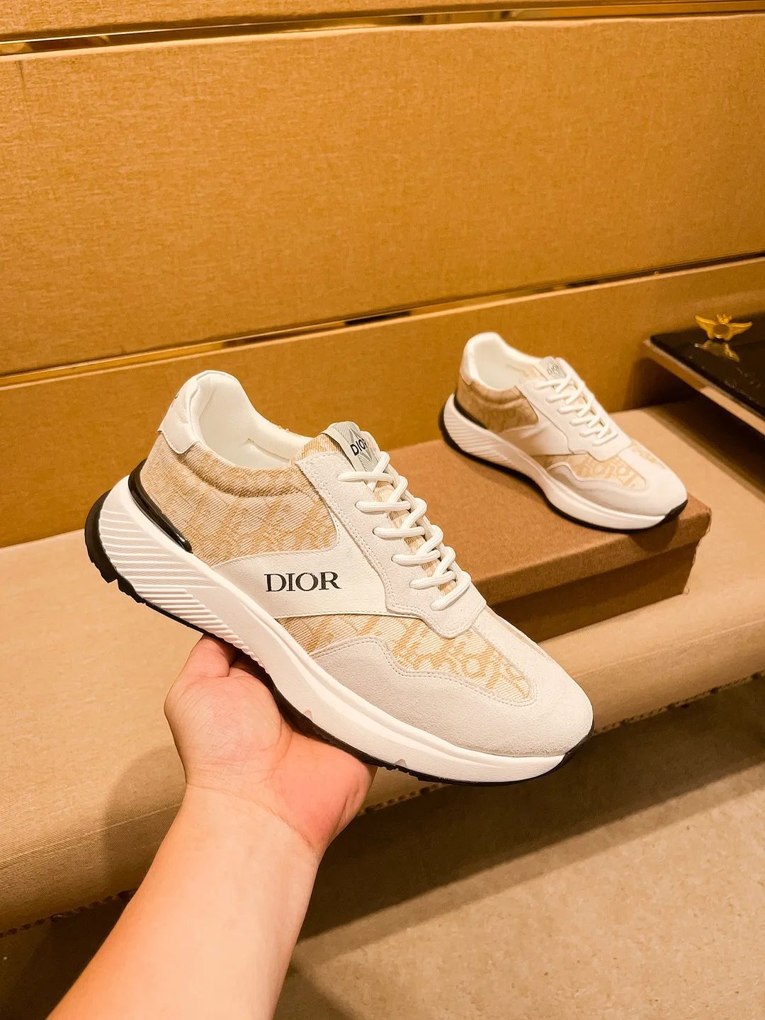 🚘🚘Factory batch 460💰🔥[Dior]🔥Men's high-end brand of shoes official website 1:1 latest masterpiece: the upper is made of Italian imported first-layer cowhide with a comfortable and breathable lining➕original non-slip and wear-resistant outsole🔥, making walking more convenient and comfortable! An exclusive new model, a stunning work, a beautiful 1:1 replica [color] compared to the official quality! Create a fashionable personality to set off your uniqueness! A must-have for trendy men! Classic🔥Size: 38-44 Color: 🔥 2⃣️colors available🔥
